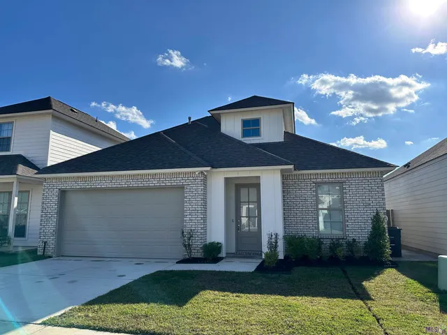 $2,400 | 15530 Fieldside Avenue, Baton Rouge, LA 70816