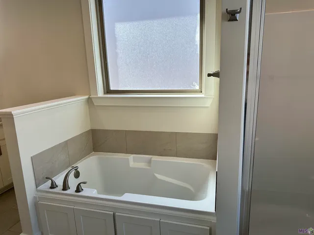 $2,400 | 15530 Fieldside Avenue, Baton Rouge, LA 70816