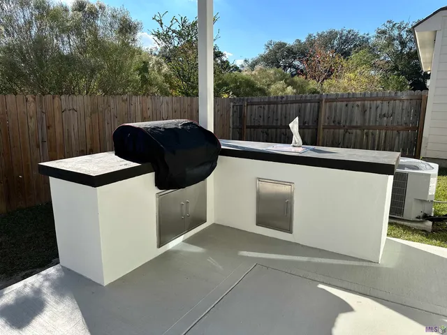 $2,400 | 15530 Fieldside Avenue, Baton Rouge, LA 70816