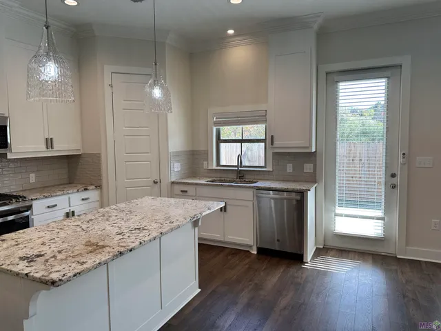 $2,400 | 15530 Fieldside Avenue, Baton Rouge, LA 70816