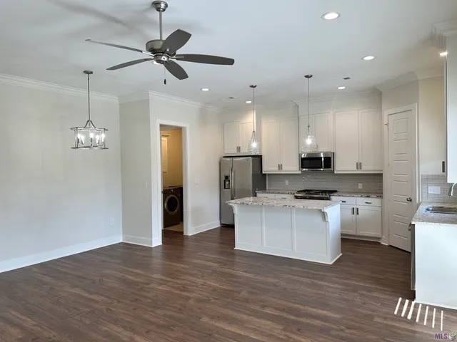 $2,400 | 15530 Fieldside Avenue, Baton Rouge, LA 70816