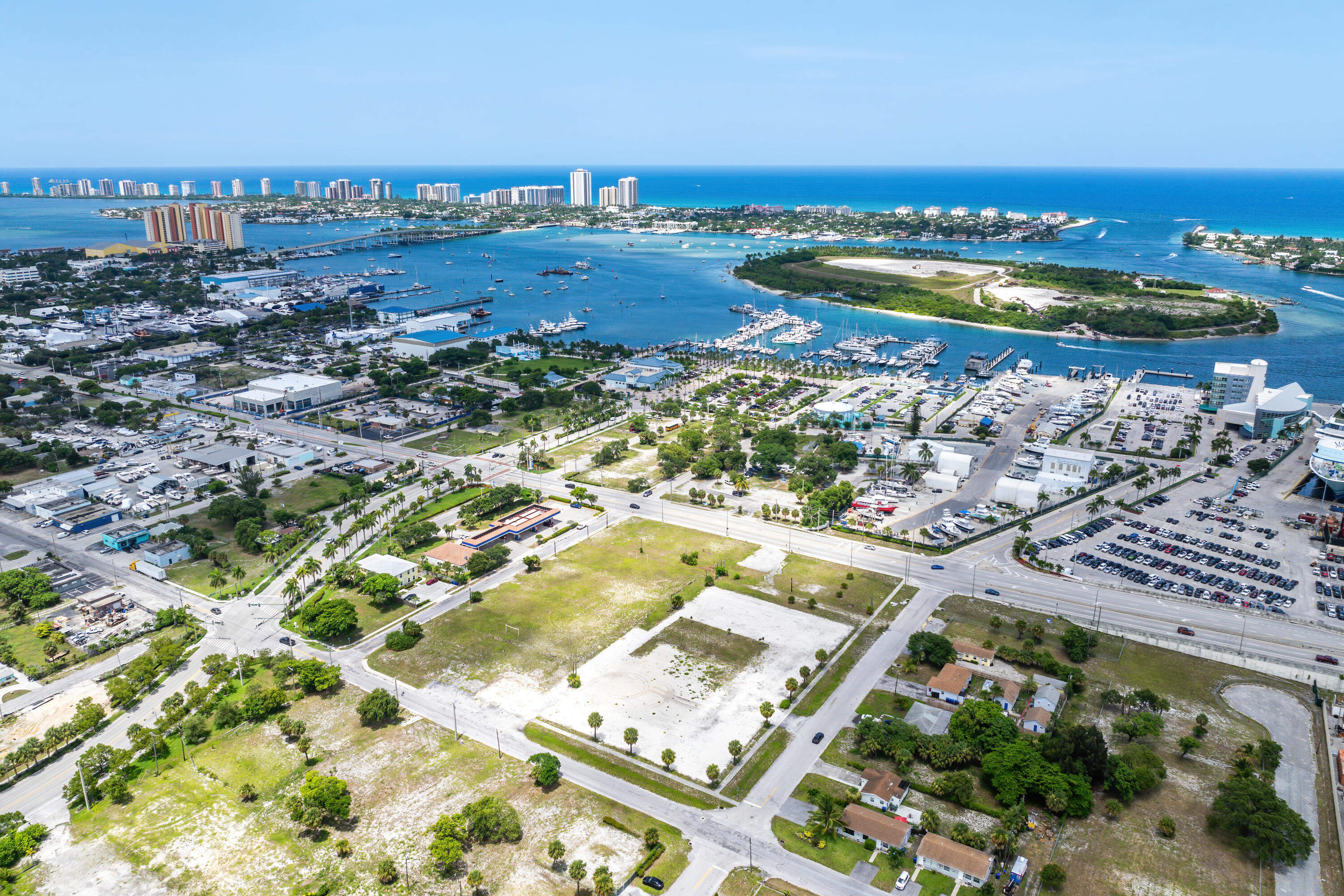 68 West 11th Street Riviera Beach, FL 33404 - Photo 3 of 11 002-68West11thStreet-WestPalmBeach-FL-33