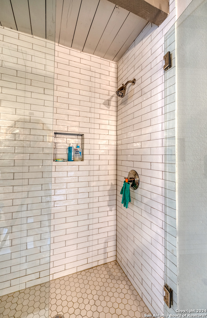 254 North Fork Bonner Road Leakey, TX 78873 - Photo 16 of 47 a bathroom with a shower