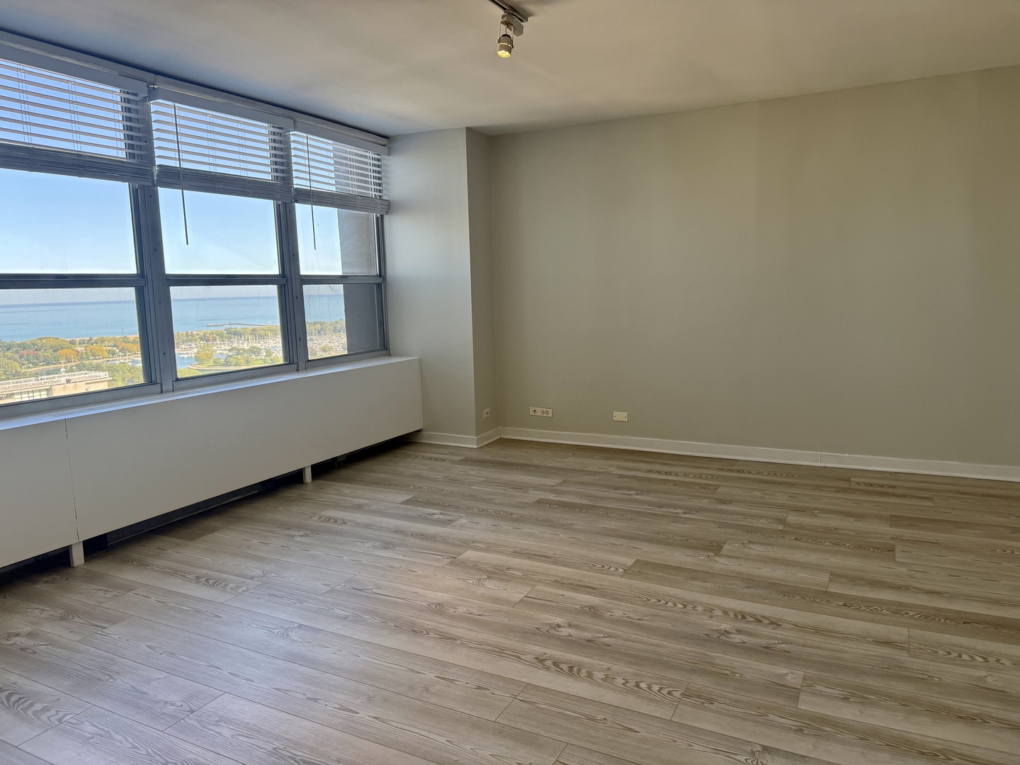655 West Irving Park Road, Unit 2808 Chicago, IL 60613 - Photo 7 of 18 Gallery Image 7
