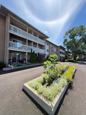 $238,399 | 920 Beau Drive, Unit 207, Des Plaines, IL 60016