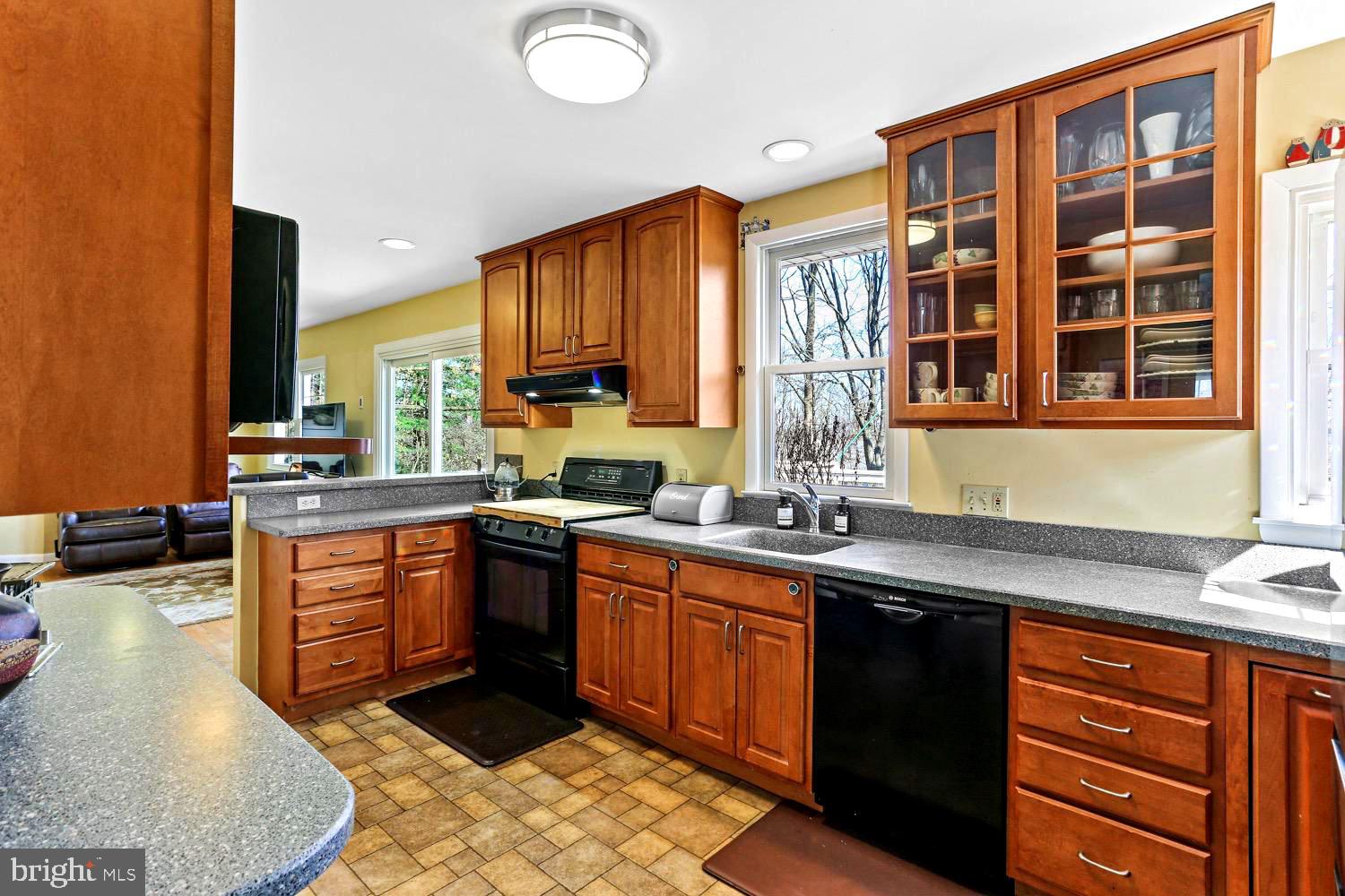 4575 Roundhill Road Ellicott City, MD 21043 - Photo 8 of 32 Kitchen