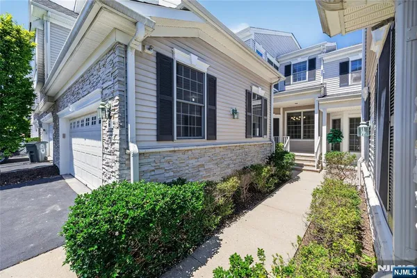 $749,900 | 6 Schweinberg Drive, Unit R, Roseland, NJ 07068