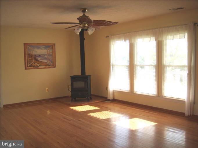 11181 Rogues Road Midland, VA 22728 - Photo 2 of 14 Living Room