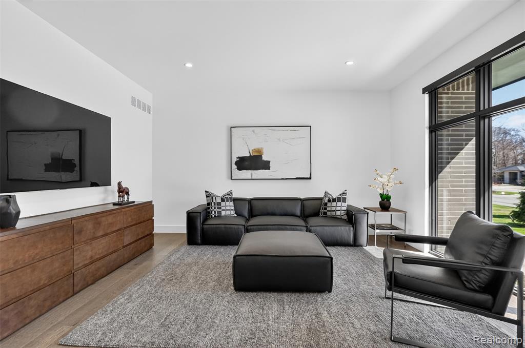 7004 Franklin Road Bloomfield Hills, MI 48301 - Photo 17 of 38 Gallery Image 17