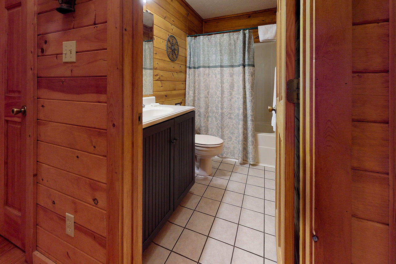 221 Kelly Ridge Road Townsend, TN 37882 - Photo 17 of 25 16-Bathroom-2
