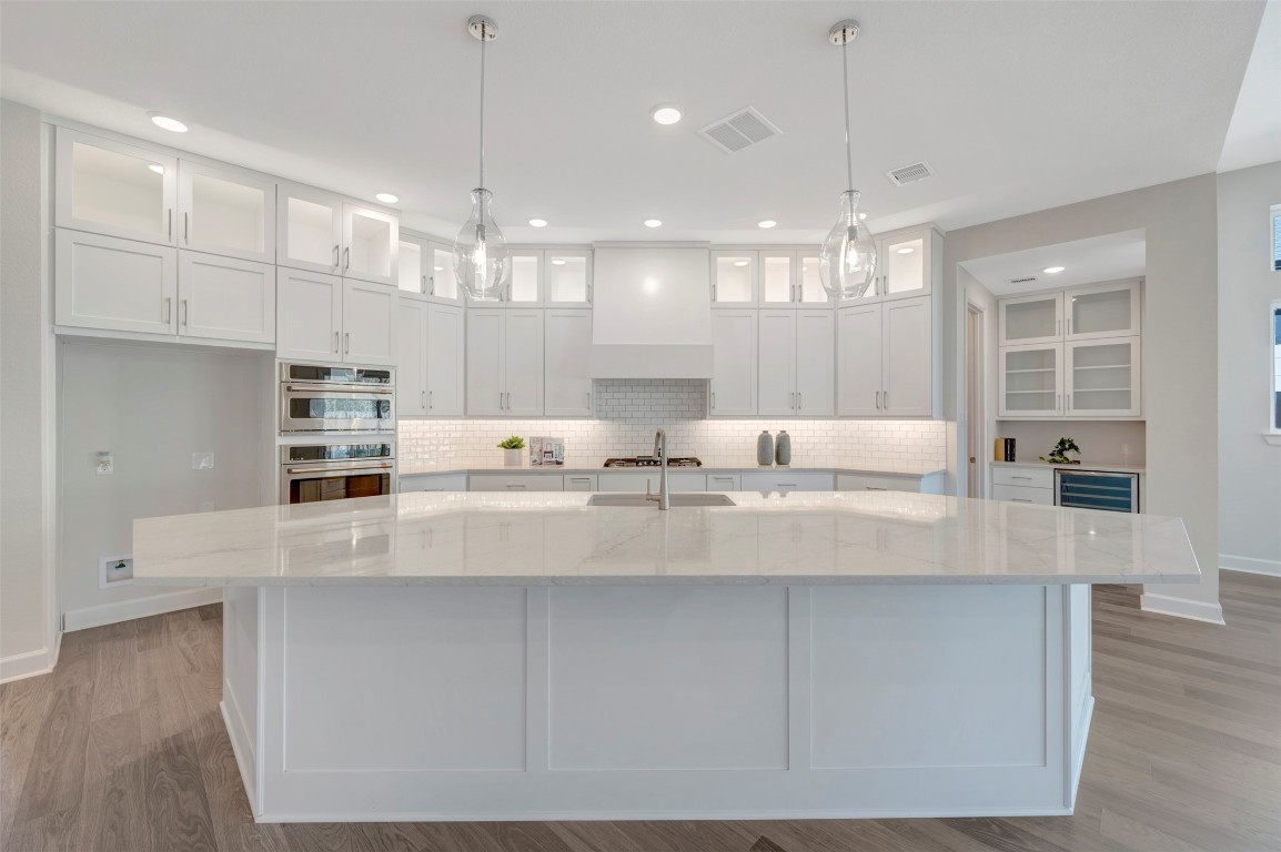 1728 Howler Way Montgomery, TX 77316 - Photo 12 of 42 Gas cooktop with updraft Ben Hood. Plus there is a Butler’s pantry with wine fridge.