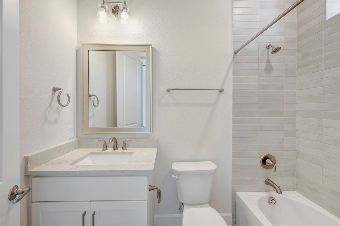 1728 Howler Way Montgomery, TX 77316 - Photo 18 of 42 En suite bathroomat front bedroom