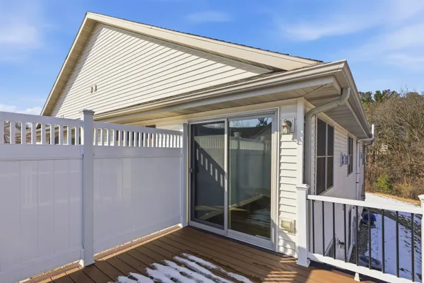 $290,000 | 802 Sunridge Drive, Unit B, Waupaca, WI 54981