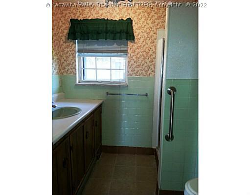 11 Forest View Drive Ripley, WV 25271 - Photo 9 of 16 Main Level Bathroom.