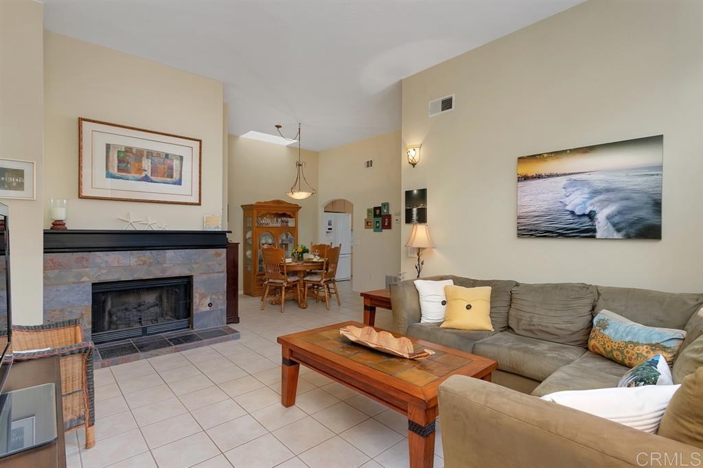 2687 Coventry Road Carlsbad, CA 92010 - Photo 3 of 26 Gallery Image 3
