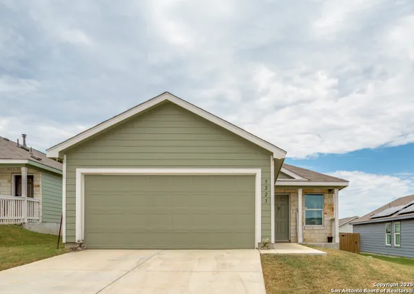 $1,795 | 5223 Hornbeck Heights, Converse, TX 78109