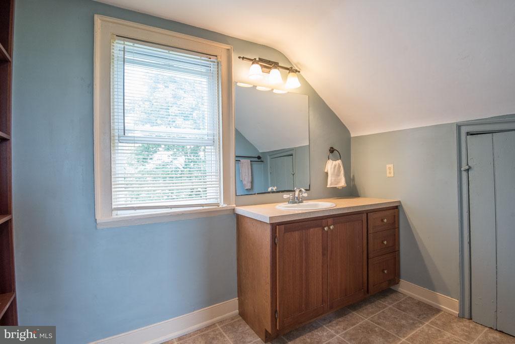 323 Camargo Road Quarryville, PA 17566 - Photo 17 of 40 Gallery Image 17