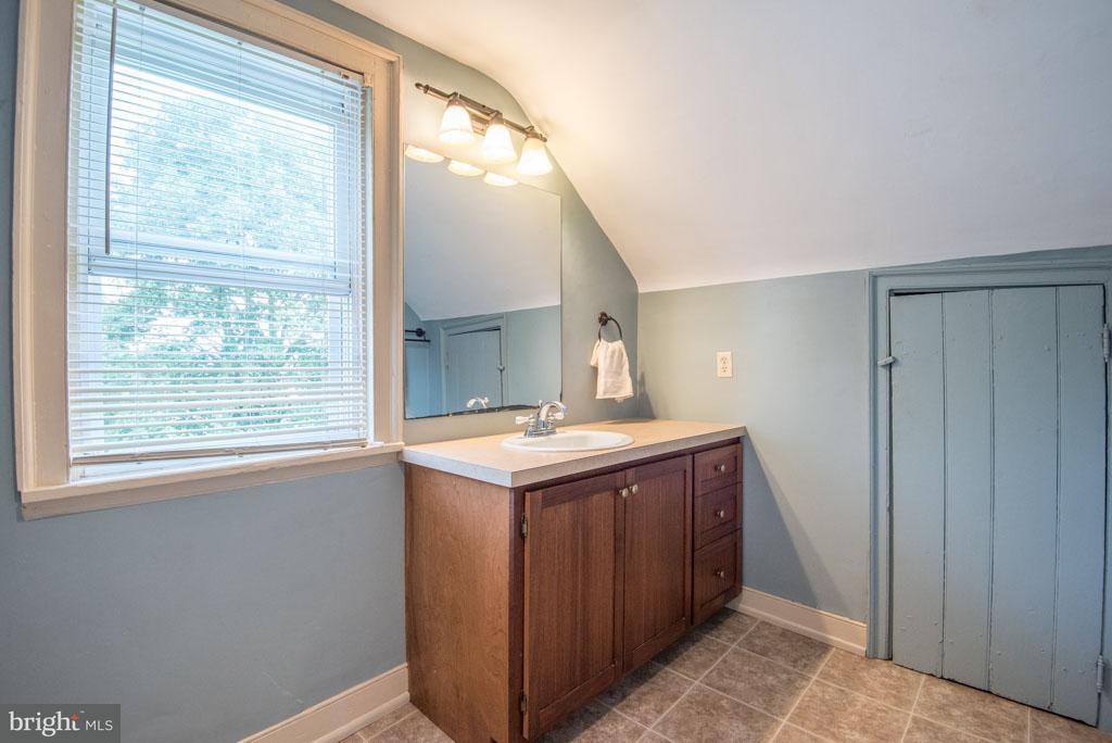 323 Camargo Road Quarryville, PA 17566 - Photo 19 of 40 Gallery Image 19