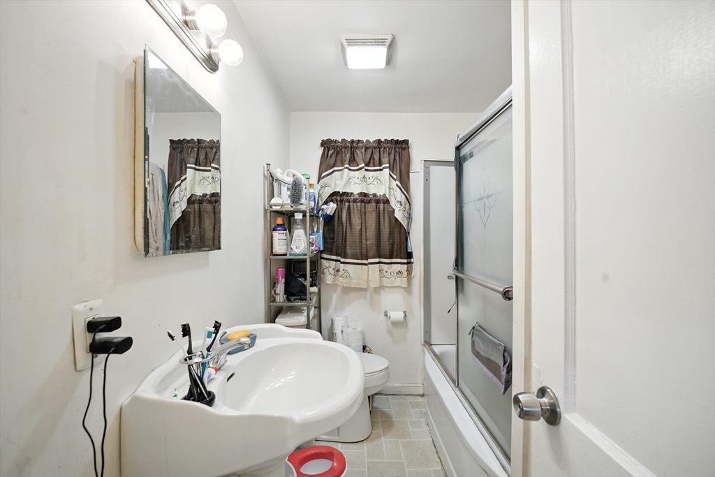 54 Bernard Street Springfield, MA 01109 - Photo 8 of 10