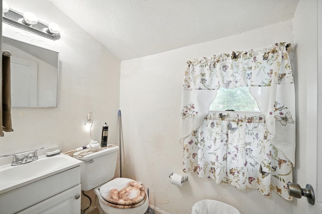 54 Bernard Street Springfield, MA 01109 - Photo 9 of 10