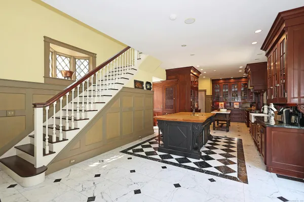 $3,895,000 | 27 Country Club Road, Ridgefield, CT 06877