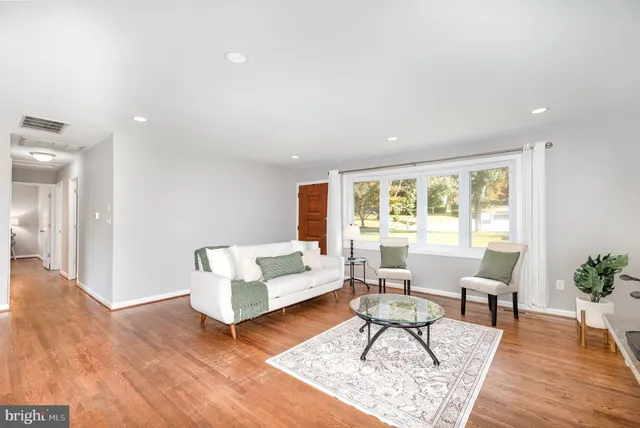 a view of a house with a yard and garage