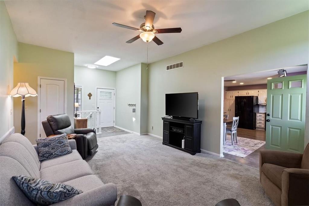 724 Northeast Hunters Ridge Lee's Summit, MO 64086 - Photo 6 of 35