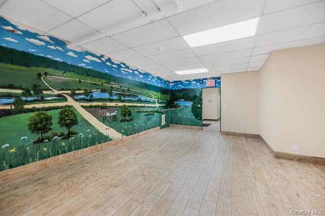 235 Garth Road, Unit E5I Scarsdale, NY 10583 - Photo 14 of 22 a view of a backyard