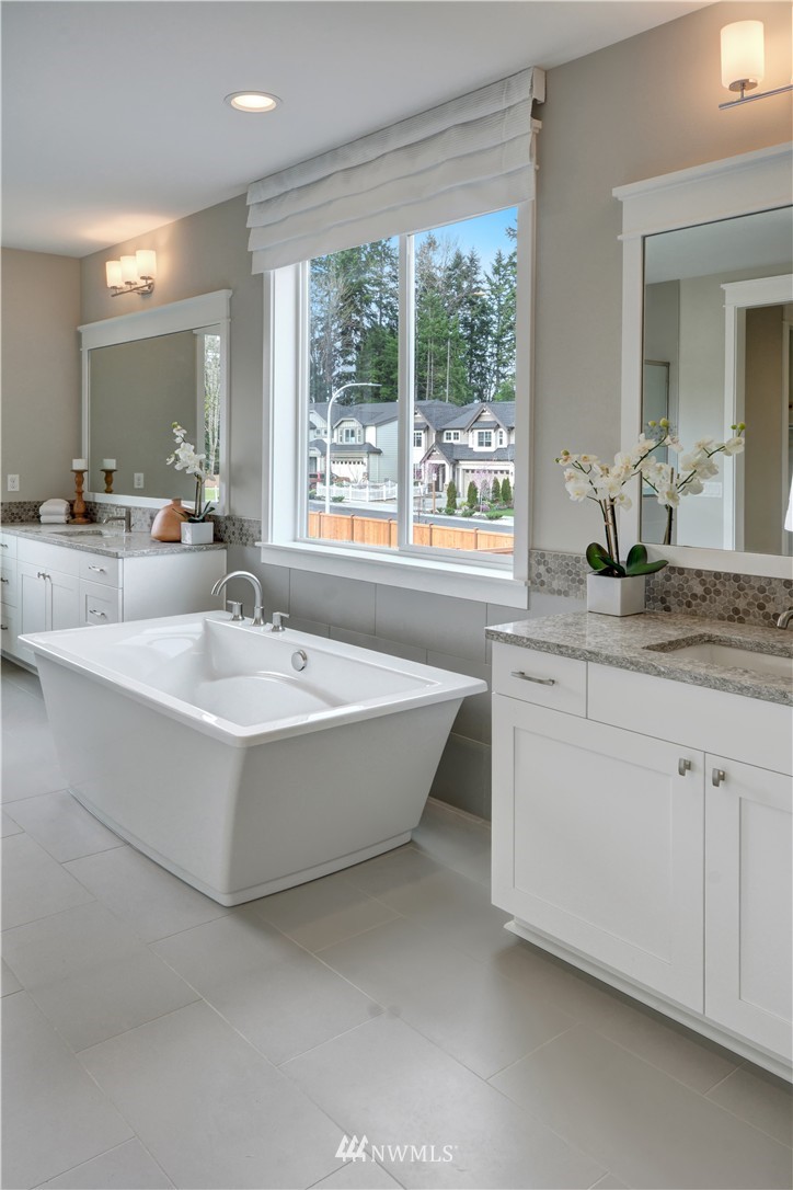 258 Field Place Southeast Renton, WA 98059 - Photo 13 of 19 a bathroom with a bathtub a sink and mirror