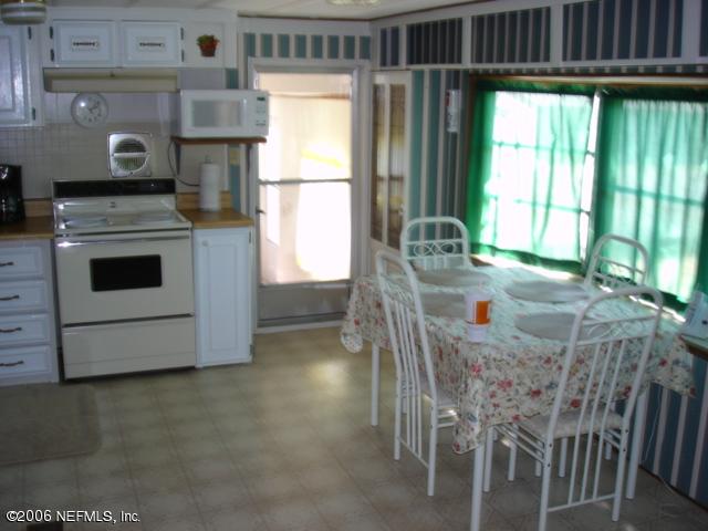 129 Sportsman Road Satsuma, FL 32189 - Photo 3 of 6 Kitchen