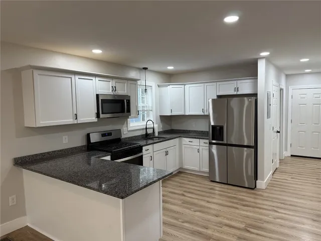 $2,400 | 697 Manton Avenue, Providence, RI 02909