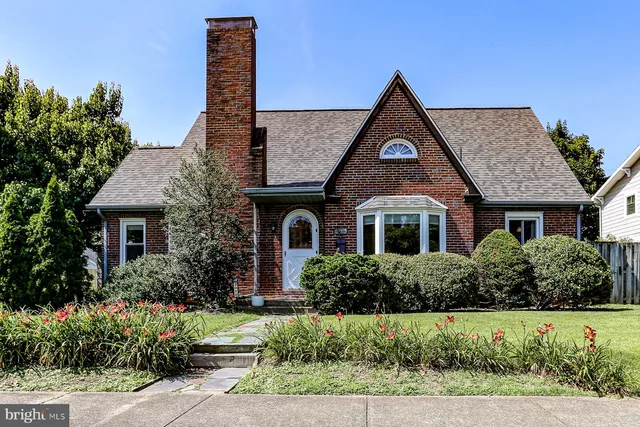 $2,195 | 3010 Dickinson Avenue, Camp Hill, PA 17011