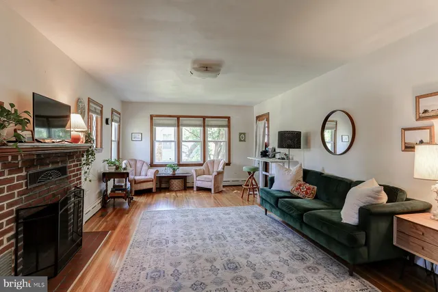 $2,195 | 3010 Dickinson Avenue, Camp Hill, PA 17011