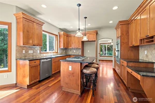 $899,950 | 6408 179th Avenue East, Lake Tapps, WA 98391