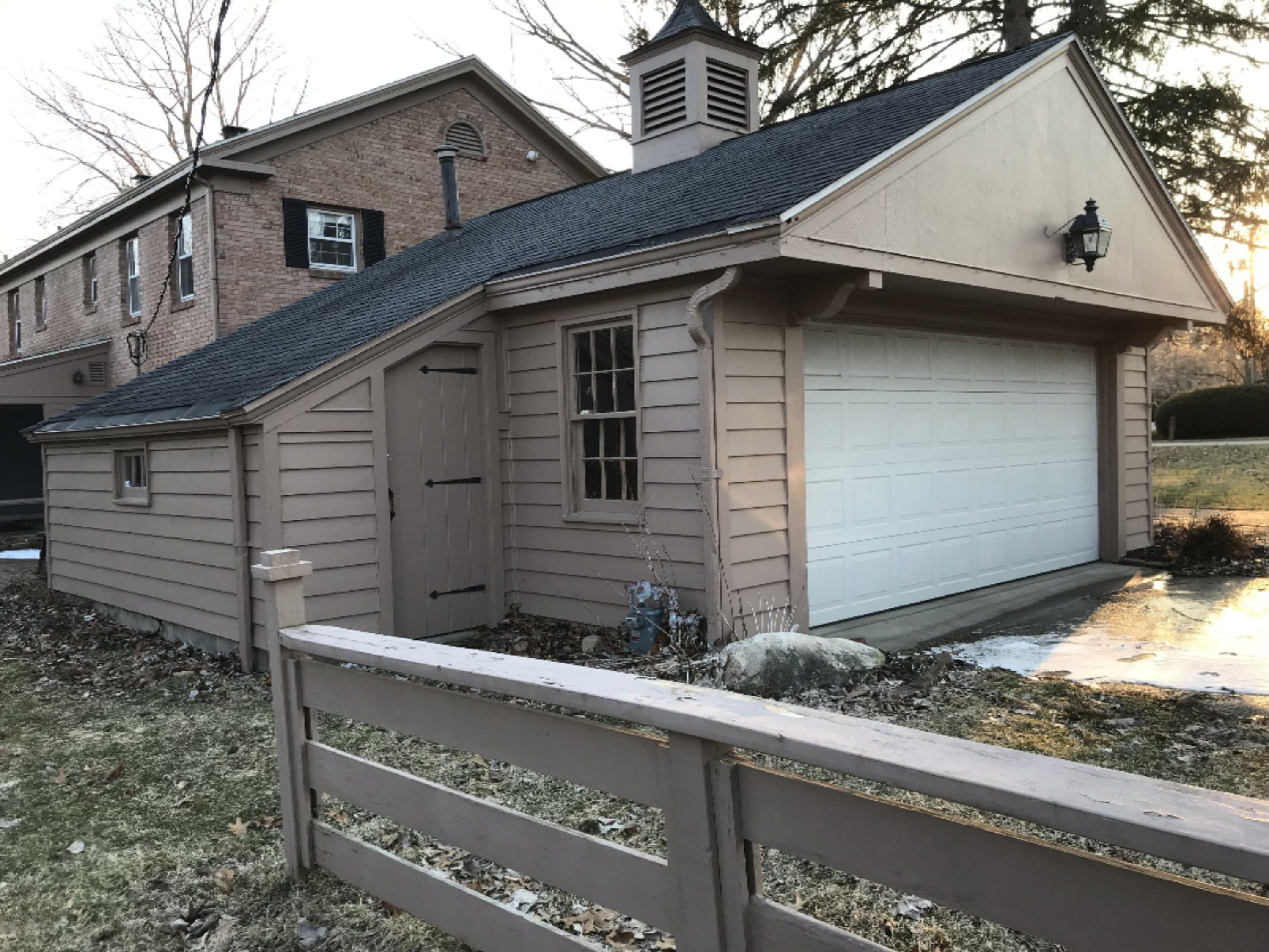 825 Wesaw Road Niles, MI 49120 - Photo 5 of 41 2-car Garage with Storage Area