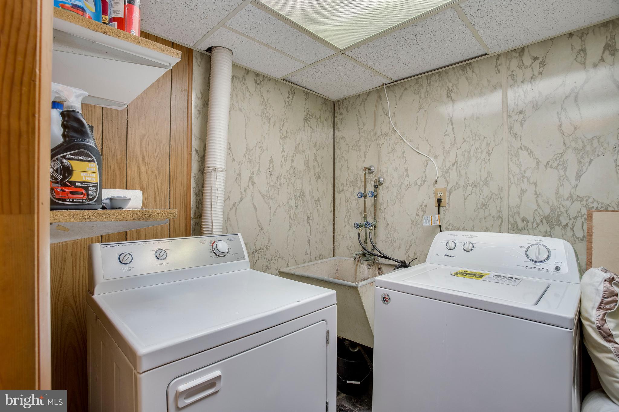 256 Candytuft Road Reisterstown, MD 21136 - Photo 34 of 37 a utility room with dryer and washer