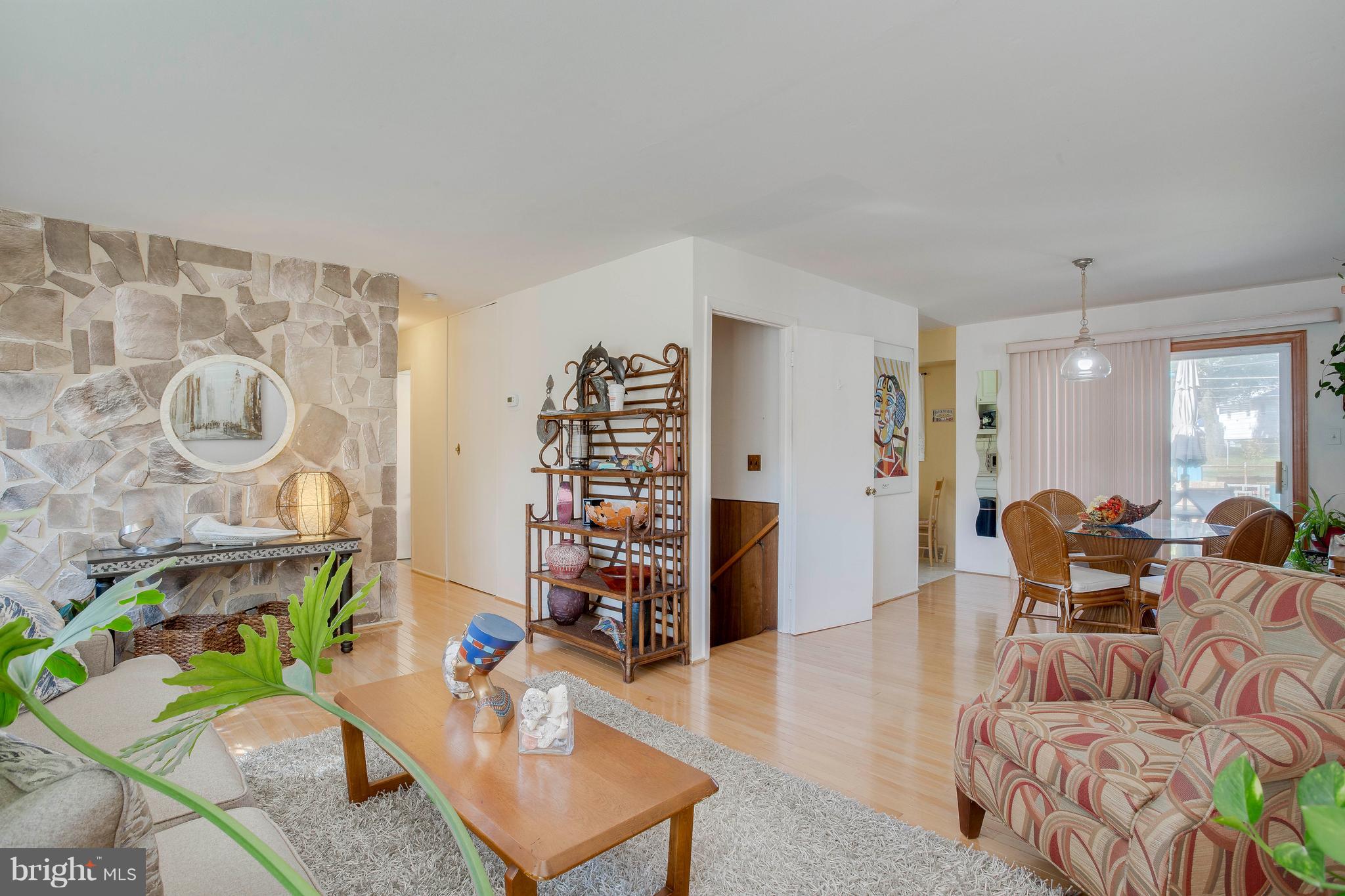 256 Candytuft Road Reisterstown, MD 21136 - Photo 7 of 37 a living room with furniture and wooden floor