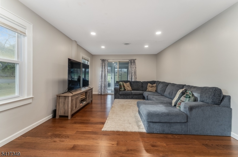 155 Center Street Clinton, NJ 08809 - Photo 13 of 36