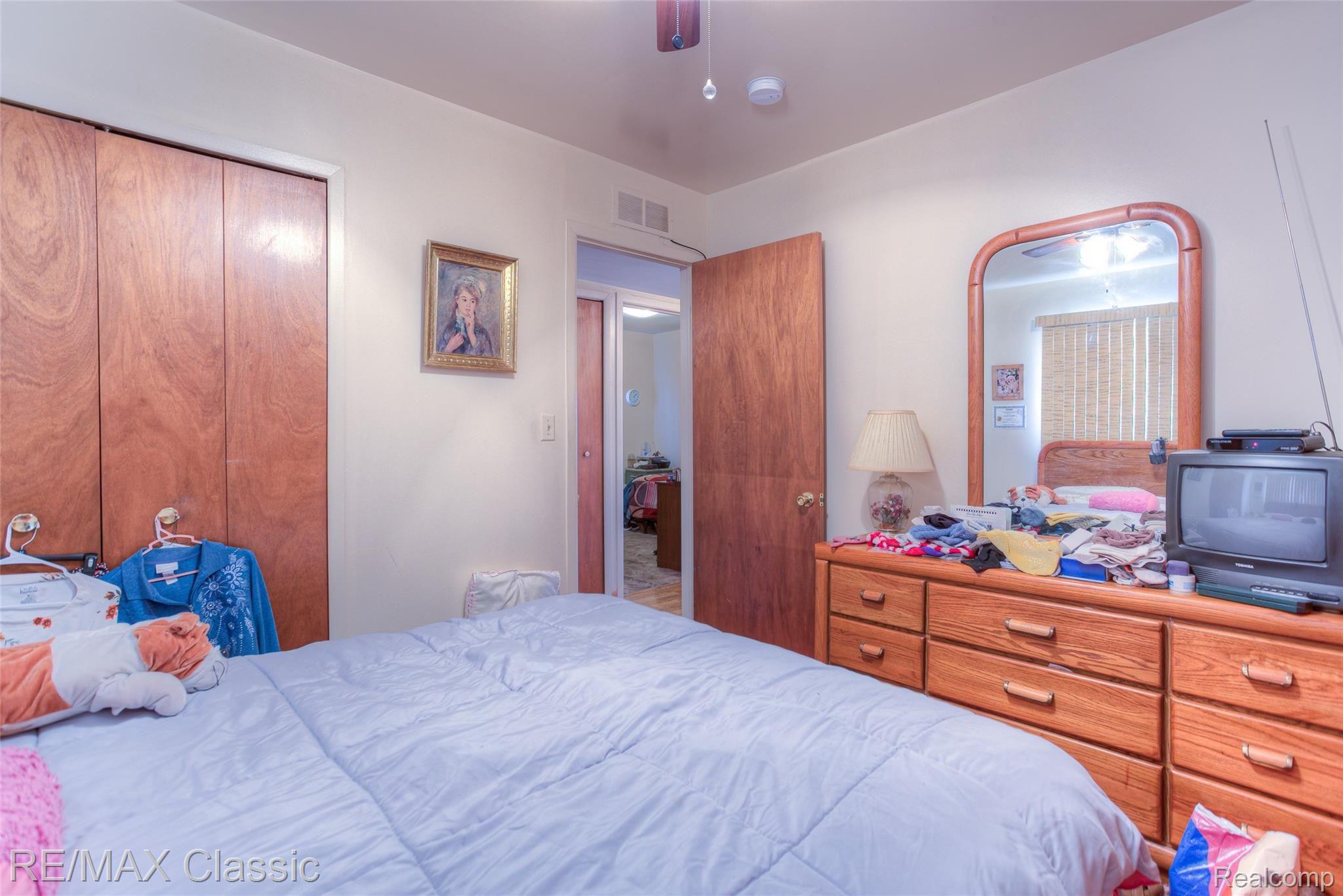 2829 Kenmore Road Berkley, MI 48072 - Photo 12 of 19 2829 kenmore interiors (8).jpg
