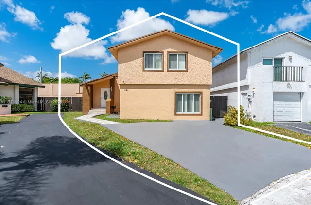 $695,000 | 1007 Northwest 106th Ave Circle, Miami, FL 33172