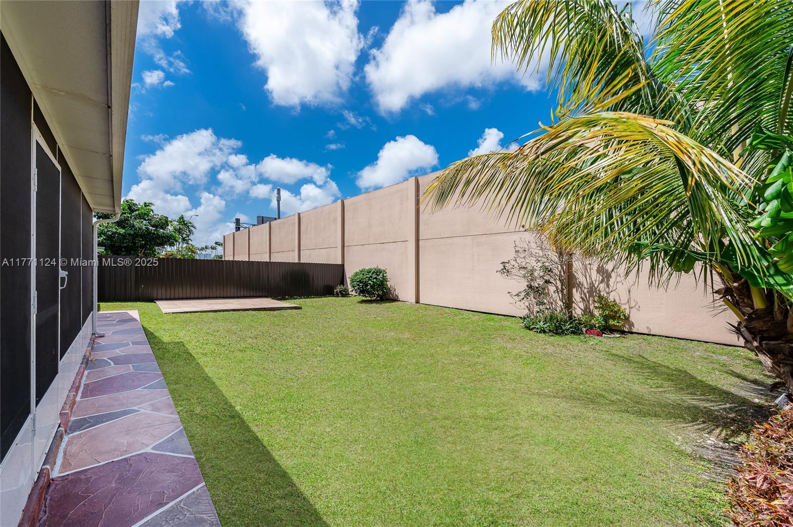 1007 Northwest 106th Ave Circle Miami, FL 33172 - Photo 10 of 41