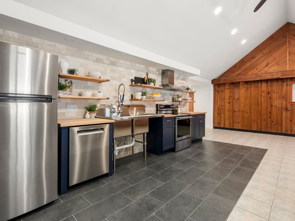 241 Mashapaug Road Holland, MA 01521 - Photo 11 of 42