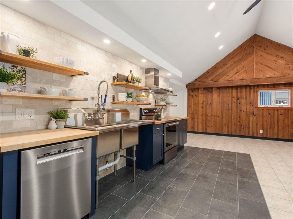 241 Mashapaug Road Holland, MA 01521 - Photo 12 of 42