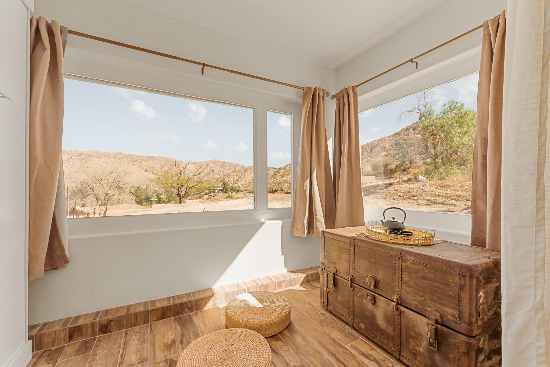53019 Apache Trail Morongo Valley, CA 92256 - Photo 18 of 37 a living room with large window