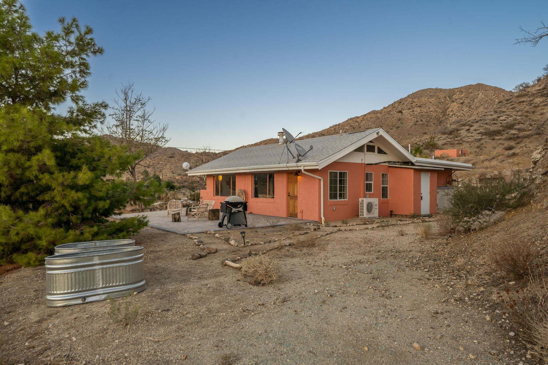 53019 Apache Trail Morongo Valley, CA 92256 - Photo 24 of 37 a front view of a house with a yard