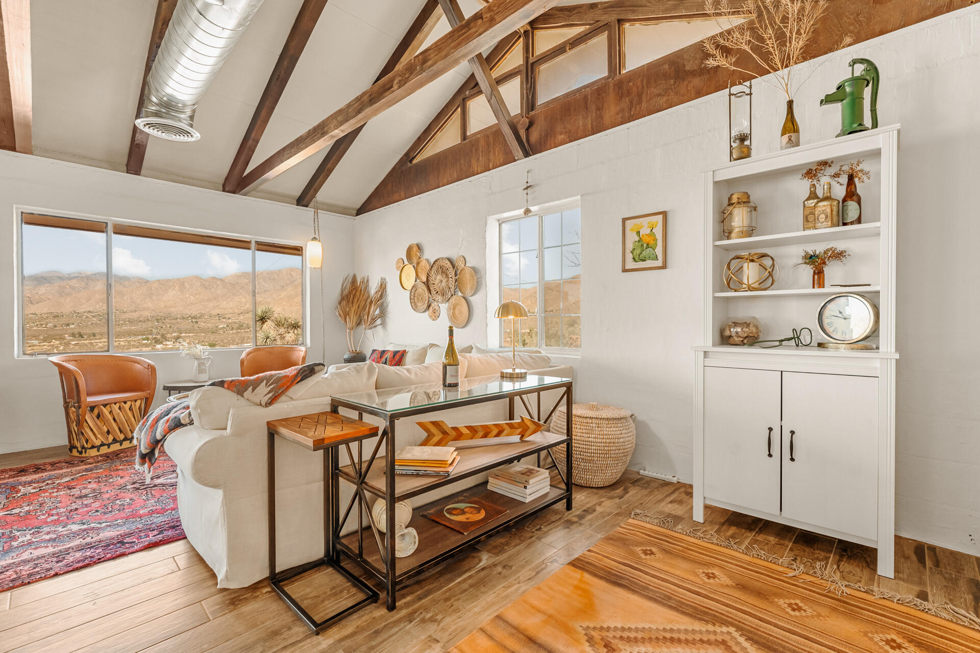 53019 Apache Trail Morongo Valley, CA 92256 - Photo 4 of 37 a very nice looking room with a large window