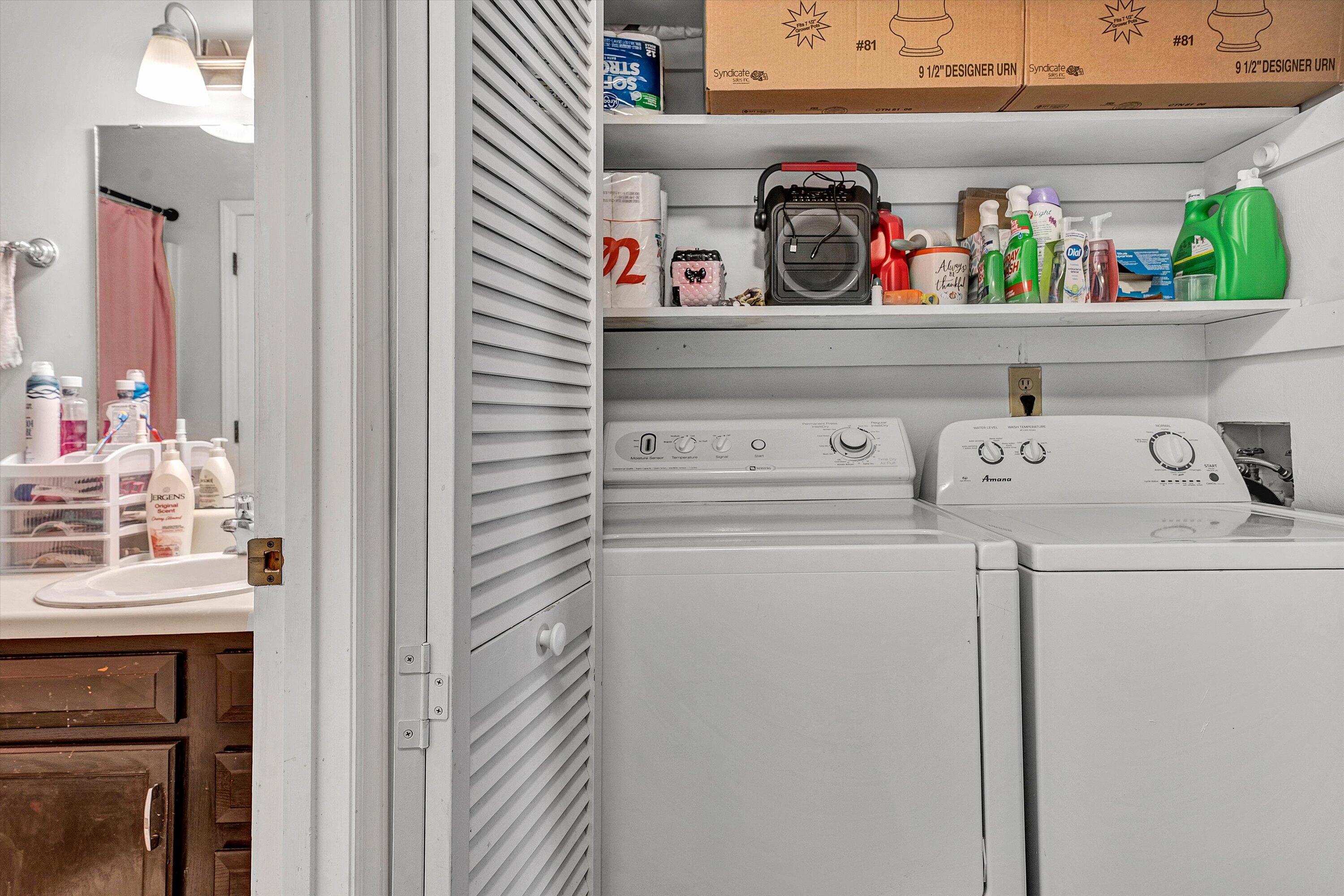 3309 Forest Ridge Road Roanoke, VA 24018 - Photo 9 of 18 a utility room with washer and dryer