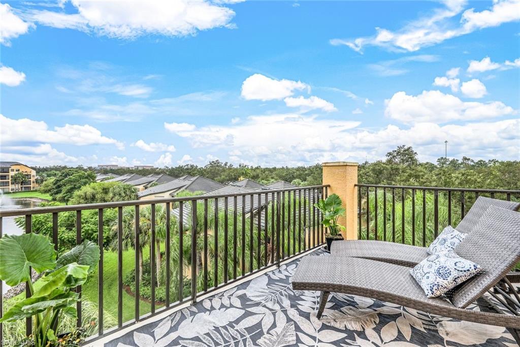 195 Vintage Circle, Unit E403 Naples, FL 34119 - Photo 23 of 39 a balcony with a lake view