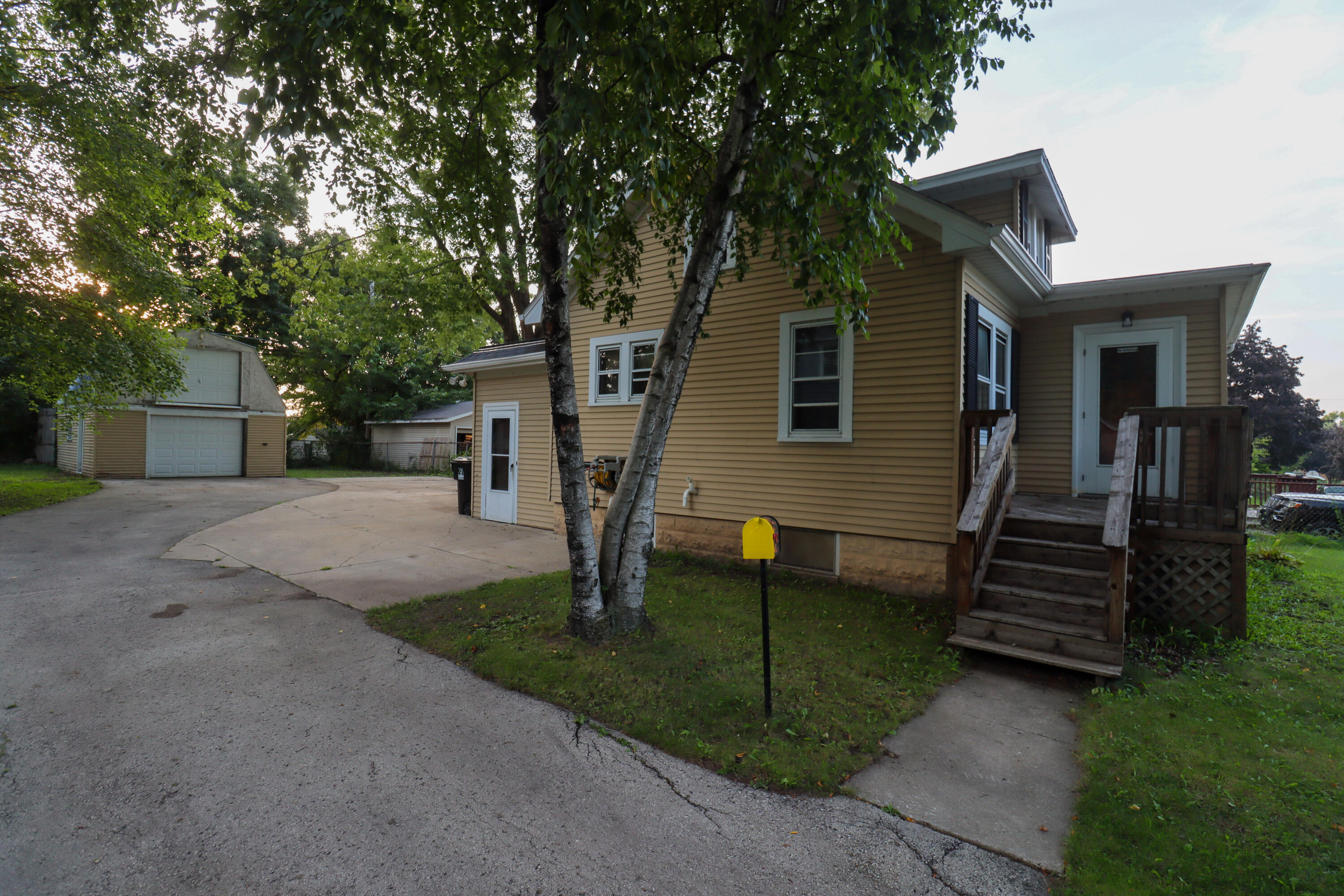 1512 Virginia Street Racine, WI 53405 - Photo 2 of 20 1512 Virginia St Racine WI 53405-3