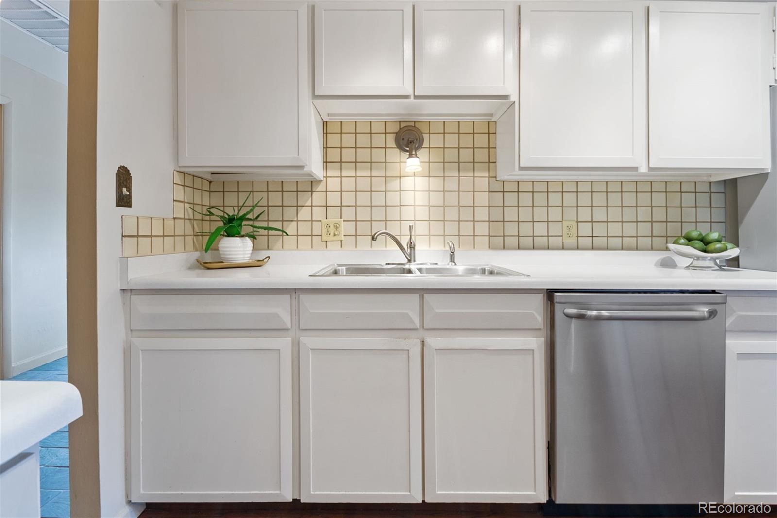 2072 West Ridge Road Littleton, CO 80120 - Photo 9 of 34 Gallery Image 9